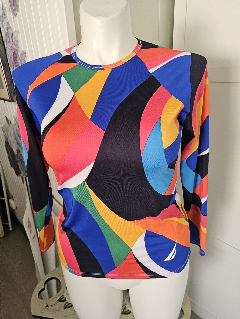Nautica Retro 80s Abstract Print Long Sleeve Rash Guard Swim Sun Shirt M NWOT